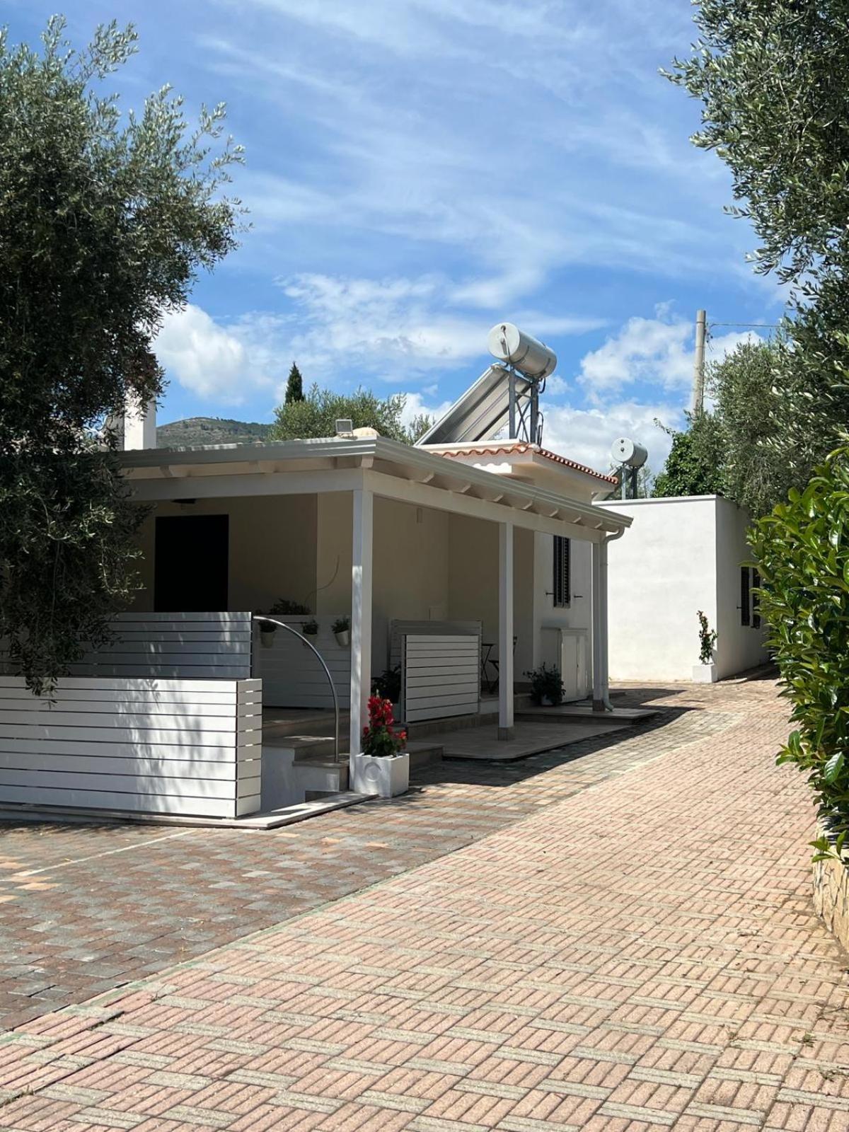 Le Case Di Chri Mattinata Exterior foto